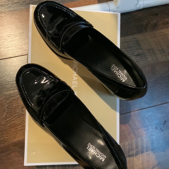 Worn 2x - Picture 1 of 2